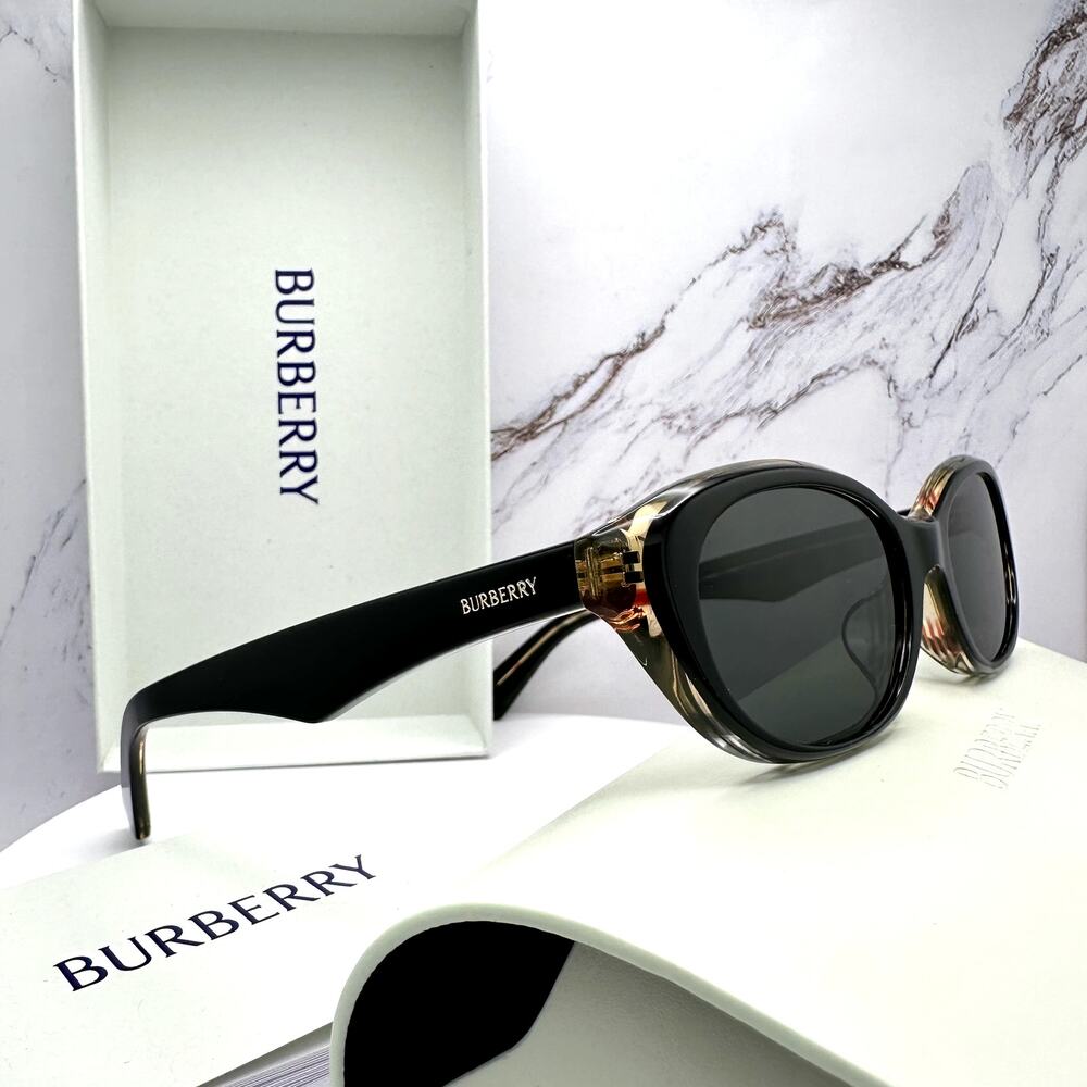 New Burberry Sunglasses Black Vintage Check Oval Gold Logo Womens New BURBERRY